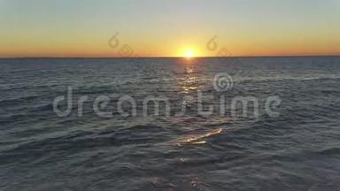 马达加斯加阿那考平静的海面上日落